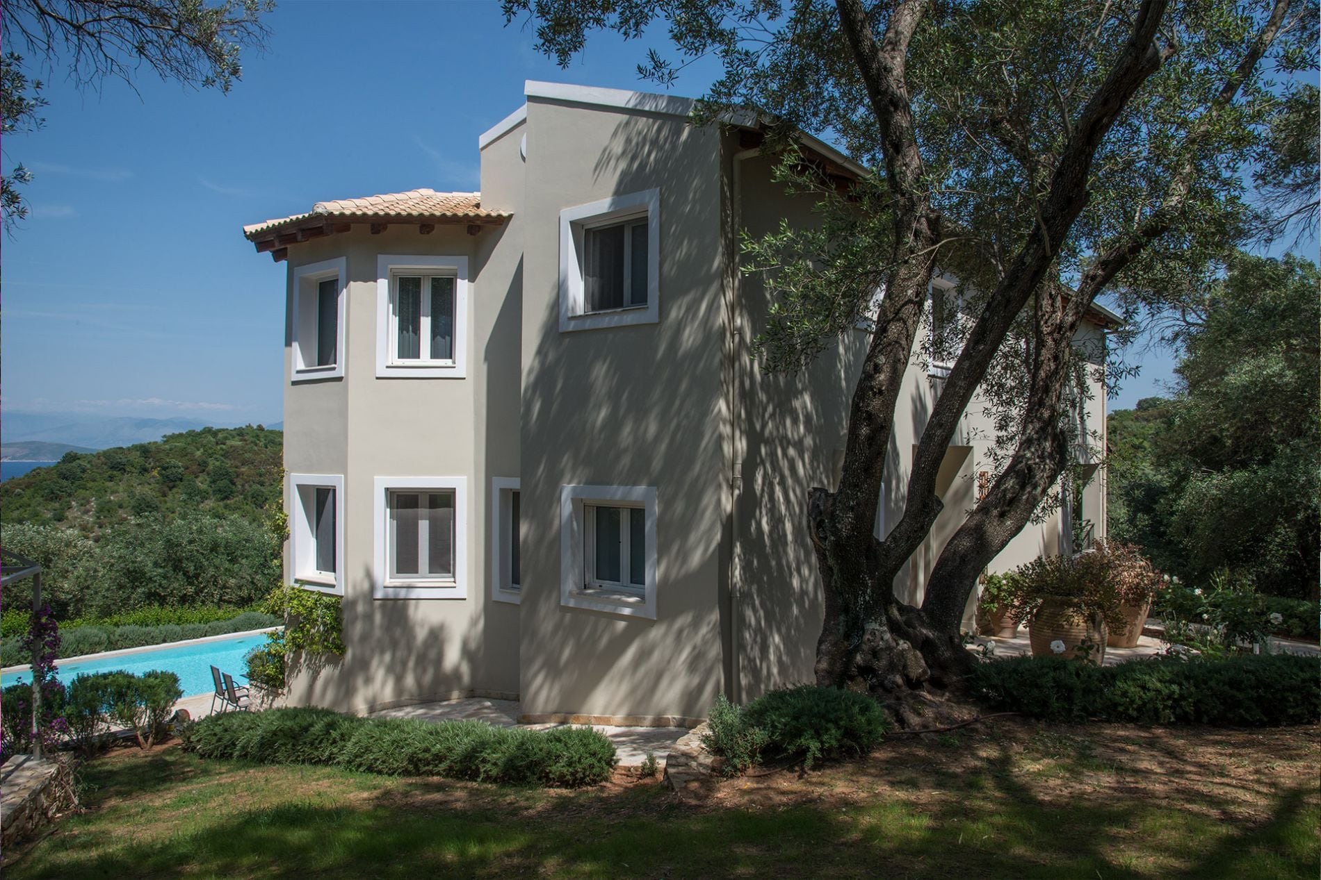 Side view of Villa Aurora